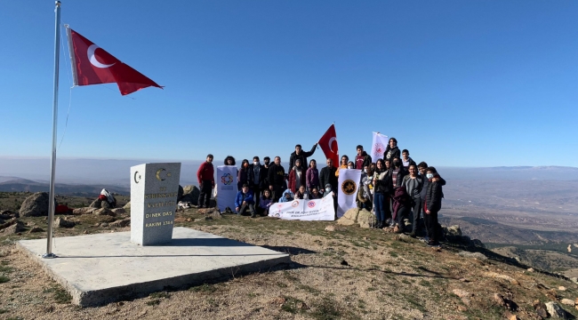 Lise öğrencileri doğa yürüyüşü yaptı