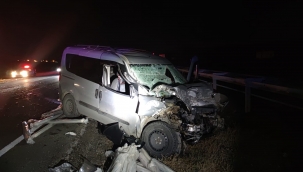 Tıra çarpan araç sürücüsü öldü bir kişi de ağır yaralandı