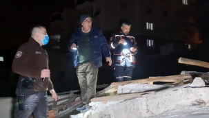 Çöken bina yerle bir oldu, vatandaşlar pencerelere koştu