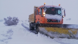 Karla kapanan yollar ulaşıma açıldı
