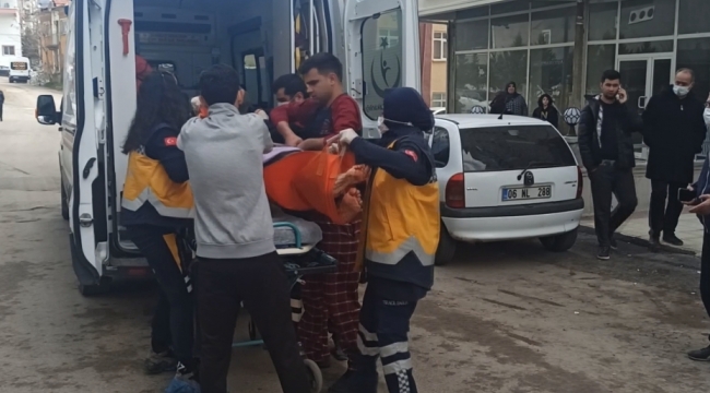 Gözü dönmüş koca eşine bıçakla saldırdı