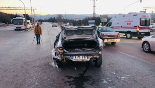 İki otomobilin çarpıştığı kazada 2'si çocuk 7 kişi yaralandı