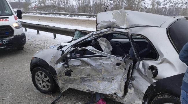 Yolcu otobüsü ile otomobilin çarpıştığı kazada baba öldü, kızı yaralandı