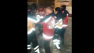 Yolda kalan ambulansın imdadına özel idare ekipleri yetişti