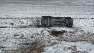 Kontrolden çıkan servis minibüsü devrildi, ölü ve yaralılar var