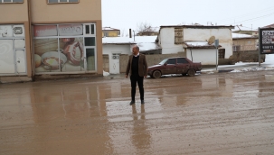 Oluşan çamurdan dolayı halkından özür diledi