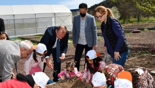 Öğrenciler tohumları toprakla buluşturdu