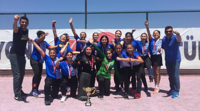 Liseli gençler Kırıkkale'ye şampiyonluk sevinci yaşattı