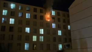 Alevler içinde kalan kişi can havliyle 5. kattan atladı