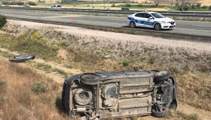 Metrelerce savrulan araçtaki 2 kişi ölümden döndü