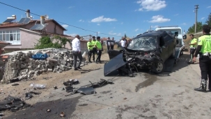 İki otomobilin çarpıştığı kazada 2'si ağır 10 kişi yaralandı