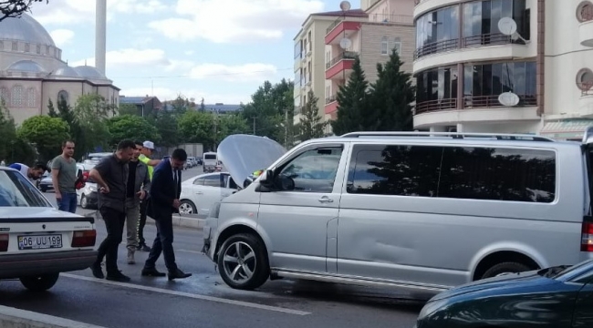 Vali, makam aracından inerek vatandaşın imdadına koştu