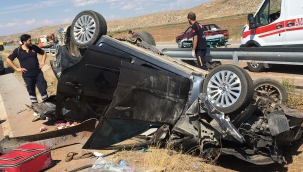 Refüjdeki su kanalına devrilen otomobildeki 6 kişi yaralandı