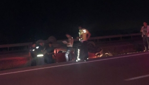 Traktöre çarpmamak için manevra yapınca su kanalına devrildi