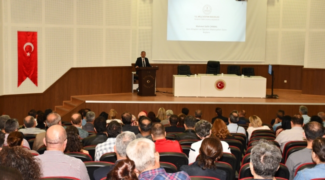 Ders kitapları ve eğitim araçlarının incelenmesiyle ilgili seminer düzenlendi