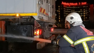 Seyir halindeki dinamit yüklü kamyonda yangın