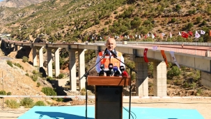 Ulaştırma Bakanı viyadükteki ilk kaynağı yaptı