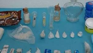 Hediyelik eşya ile uyuşturtucu ticareti yapıyordu