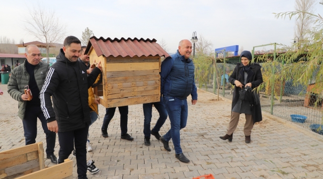 Bir çivi de sen çak, bir yuva da sen yap etkinliği