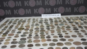 Otomobilden yüzlerce tarihi eser çıktı