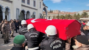 Depremde hayatını kaybedenler son yolculuğa uğurlanıyor