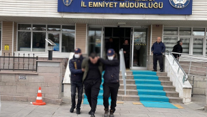 Korsan yazılımla dolandırıcılık yapıyordu