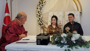 Depremzede gelin mutluluğunu Kırıkkale'de yaşadı