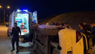 Kontrolden çıkan otomobil bir anda devrildi