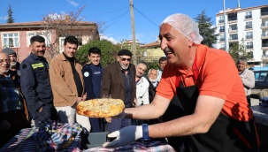 Vatandaşlara ücretsiz Ramazan pidesi dağıtıldı
