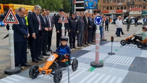 Film izleyip kuralları öğrenen minikler, düdük öttürüp perona koştular