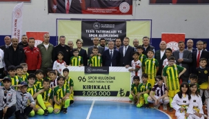 Spor kulüplerine nakdi yardım yapıldı