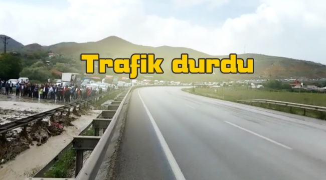 Aynı yerde yol kapanınca böyle kuyruk oluştu