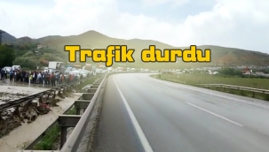 Aynı yerde yol kapanınca böyle kuyruk oluştu
