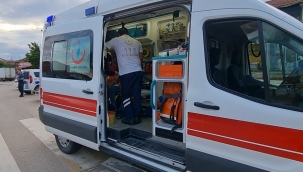 Kırmızı ışıkta zincirleme kaza, 4 araç birbirine girdi