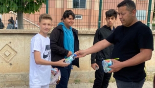 Sınav öncesi öğrencileri sevindiren muhtar adayı