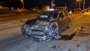 Kavşakta çarpışan 2 otomobildeki 5 kişi yaralandı