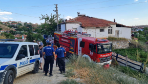 Alevler çatıya kadar ulaştı