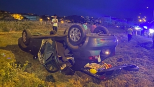 Kontrolden çıkan otomobil metrelerce savruldu