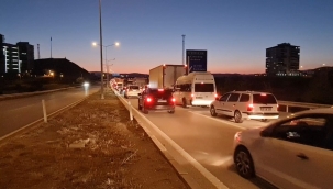 Kilit kavşakta trafik durdu, araçlar ilerlemekte güçlük çekti