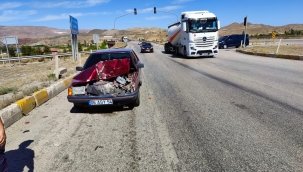 Seyir halinde araçlar çarpıştı, yaralılar var