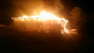 Müstakil ev alevler içinde kaldı