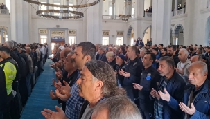 Saldırılar kınanarak gıyabi cenaze namazı kılındı