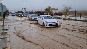 Yağış etkili oldu, trafik durdu, ekipler seferber oldu