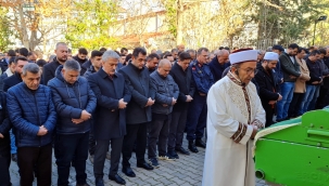 Kalp krizi geçirerek hayatını kaybeden öğretmen toprağa verildi