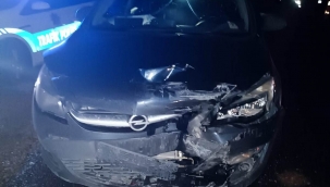 Seyir halindeki araçlar çarpıştı, yaralılar var