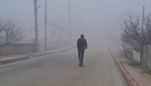 Sis etkili oldu, cadde ve sokaklar görünmez oldu