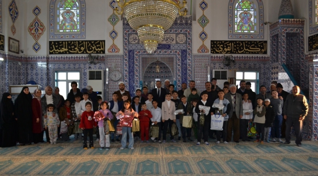 "Camiyi Seviyoruz, Namazla Buluşuyoruz"