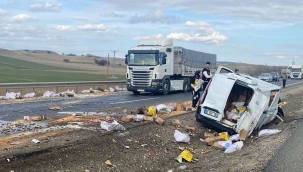 Metrelerce savrulan kamyonet su kanalına devrildi