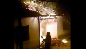 Son dakika..! Müstakil evi alevler sardı