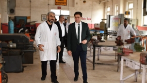 Millî eğitim müdürü okullardan çıkmıyor